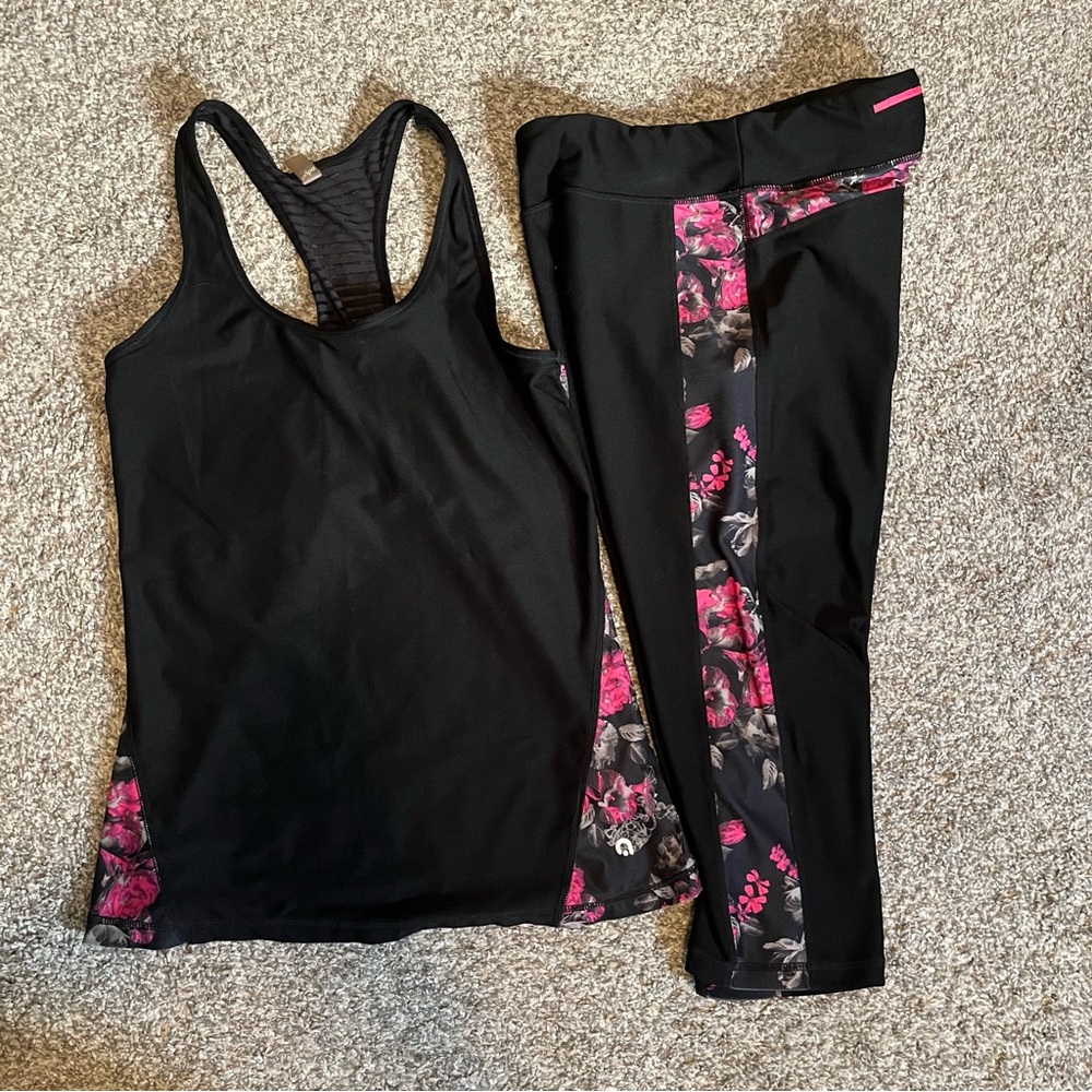 Hyba Black & Floral Activewear Set